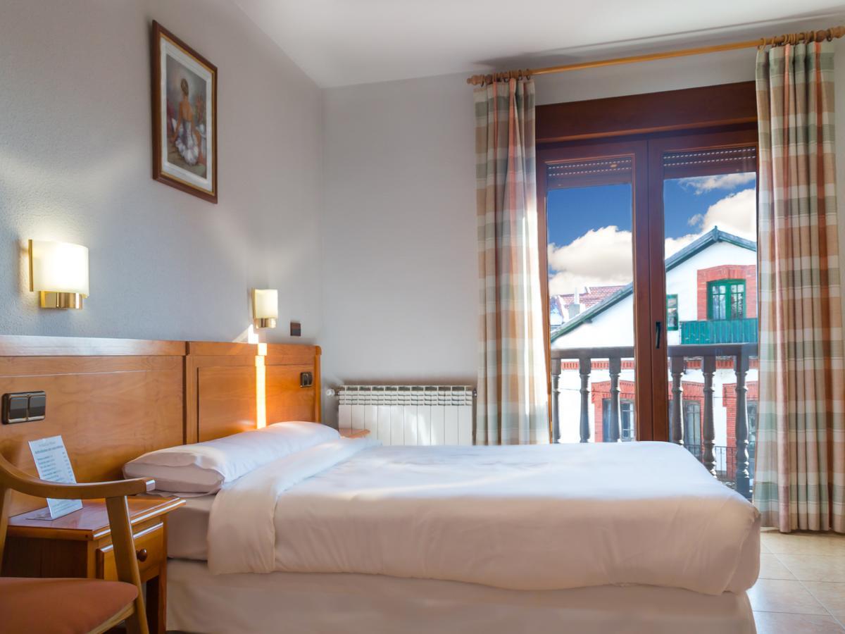 Hostal La Maya Cercedilla Bagian luar foto